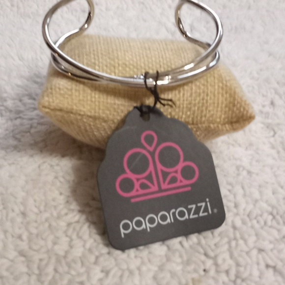 Teasing Twist Silver Bracelet - Picture 1 of 1